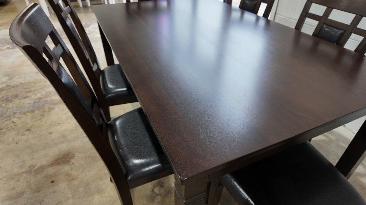 Dining Room Dining Set, Table w/ 6 Chairs!!