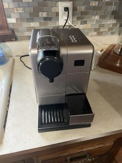 Delonghi Nespresso Lattissama Machine 