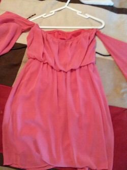 Salmon dress off the shoulder with sleeves size med