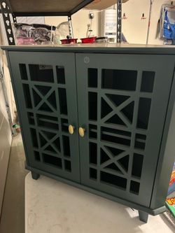 Corner cabinet