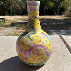 Vintage Chinese porcelain vase