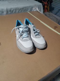 SAS. WOMEN SHOES. SIZE.  6       $15