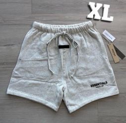Size XL | Essentials white light oatmeal shorts