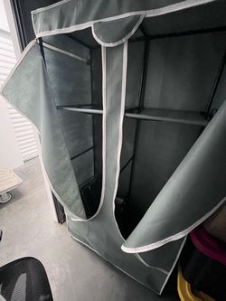Portable wardrobe