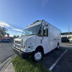 Freightliner MT45 Cargo Van 