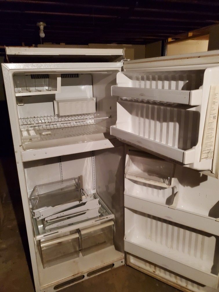 Refrigerator 