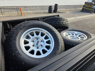 17" Method MR703 w-  33" A/T tires