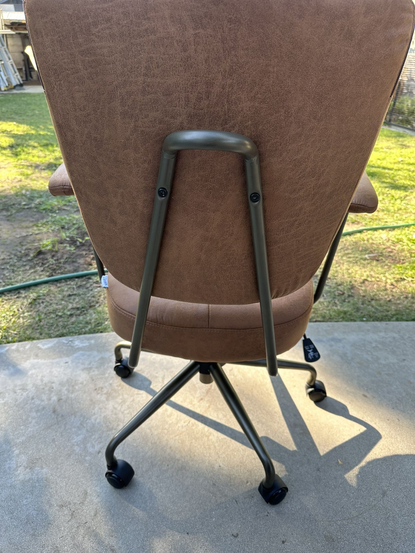 Lether office/study chair/ Silla de oficina de cuero