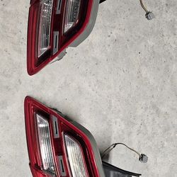 2013-2019 Ford Taurus Tail Lights (Halogen)