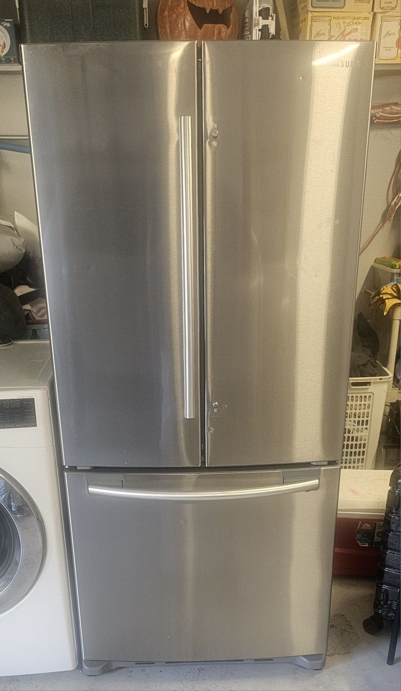 OBO Samsung Top Refrigerator And Bottom Freezer