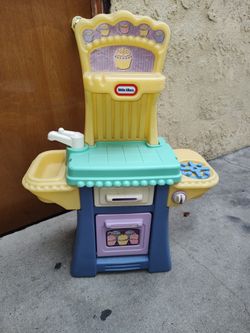 LITTLE TIKE KITCHEN