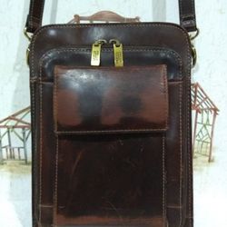 PELLE STUDIO CROSSBODY BROWN LEATHER PURSE. 