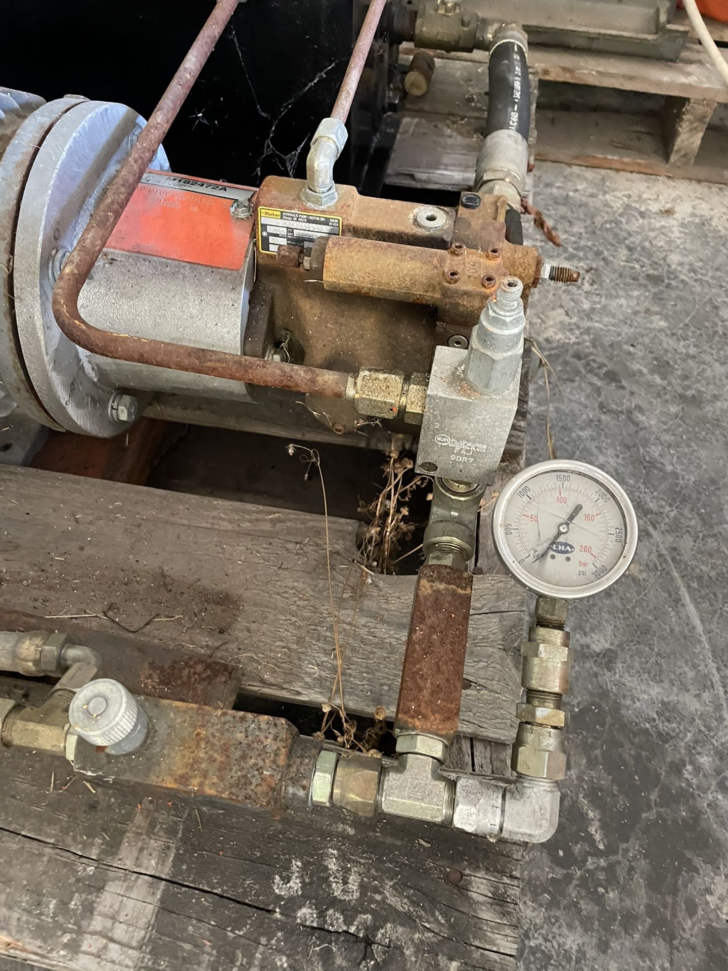Hydraulic Pump,tank,starter,and Three Cylinders Was Used On A Lift Table With Low Hours