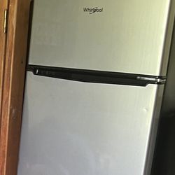 Mini Fridge freezer, College Dorm Size - Whirlpool