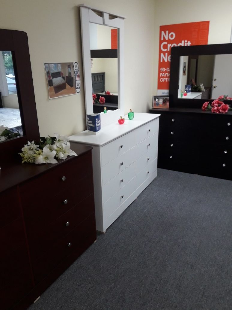 Beautiful white dresser with mirror