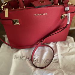 Micheal Kors Satchel With Matching wallet