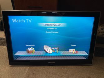 Samsung 32” LCD TV - Works great (No Stand)