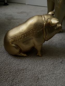 WhistlePig Whiskey Gold Pig Statue