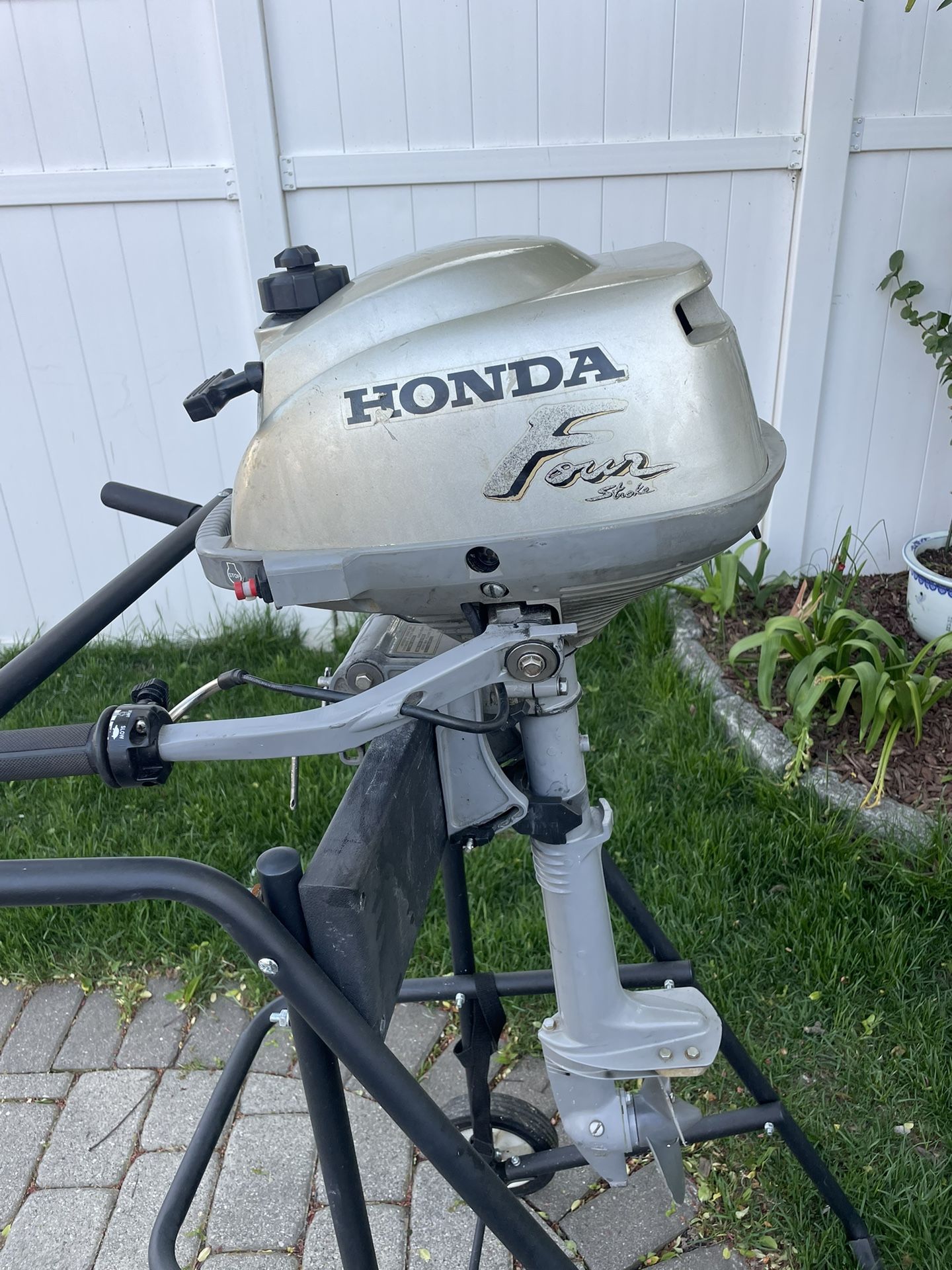  Honda 2 HP 4 stroke Outboard 