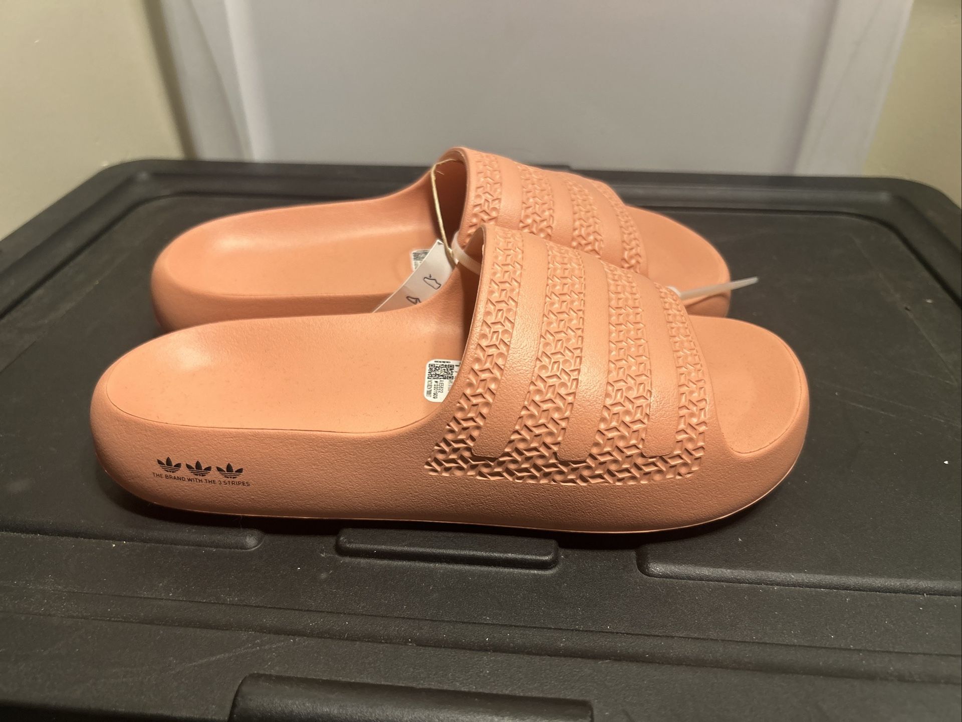 Adidas Women's Adilette Ayoon Sandals Slides Women's Size 8 Wonder Clay