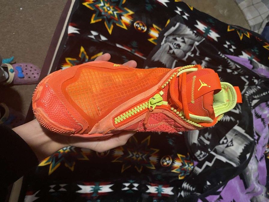 Jordans, Basketball Shoes, Orange, Size 9