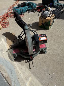Compound mitre saw