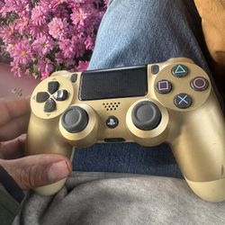 Playstation 4 PS4 DualShock Wireless Controller CUH-ZCT2U Gold