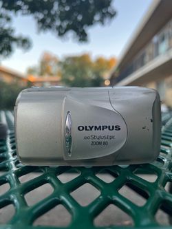 Olympus Infinity Stylus Epic Zoom 80 35mm Point & Shoot Film Camera