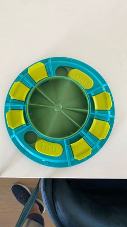 Dog doggy feeder