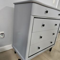 Gray And Balck Dresser Whit Mirror 