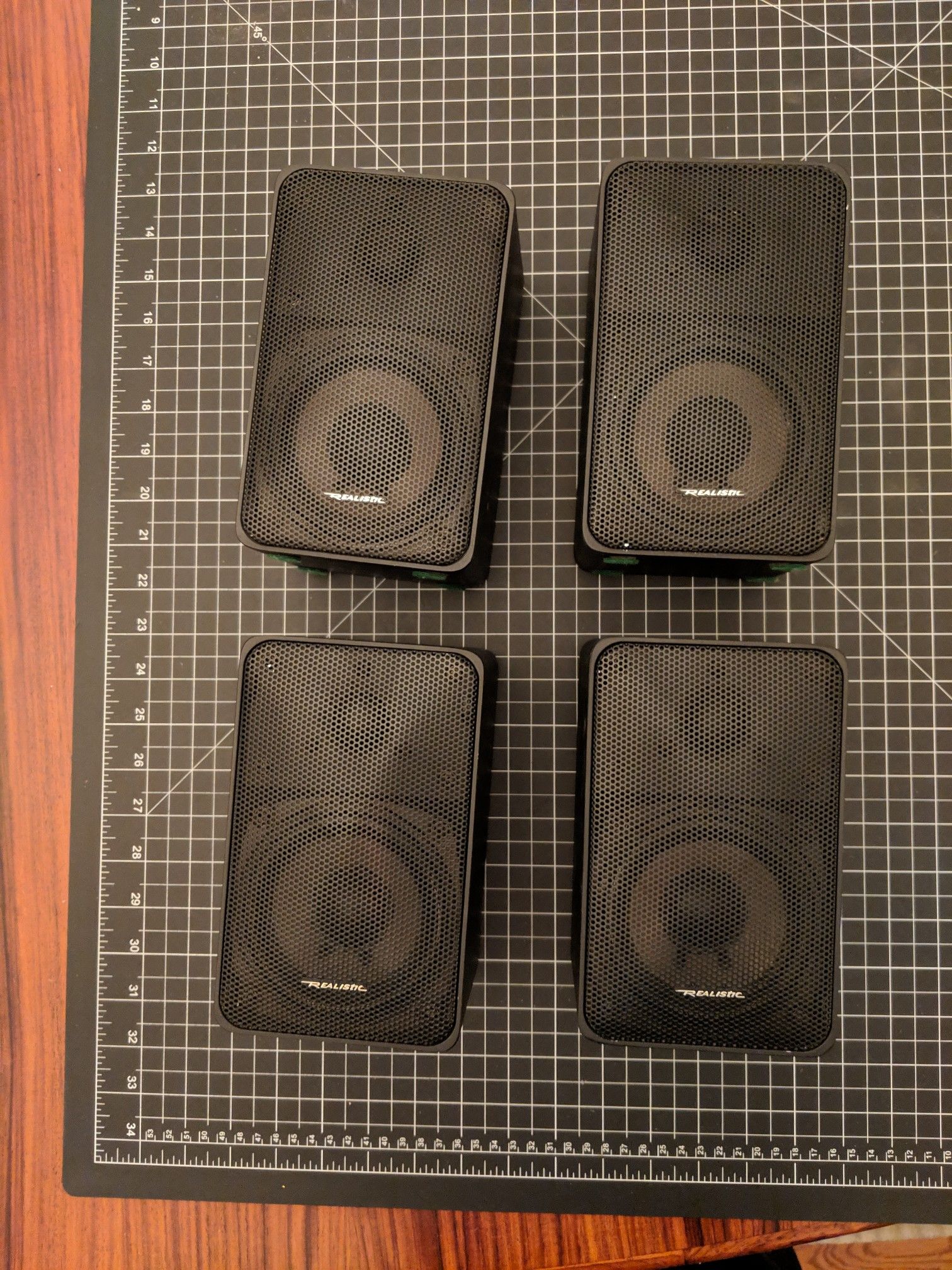 Realistic Minimus 7 speakers
