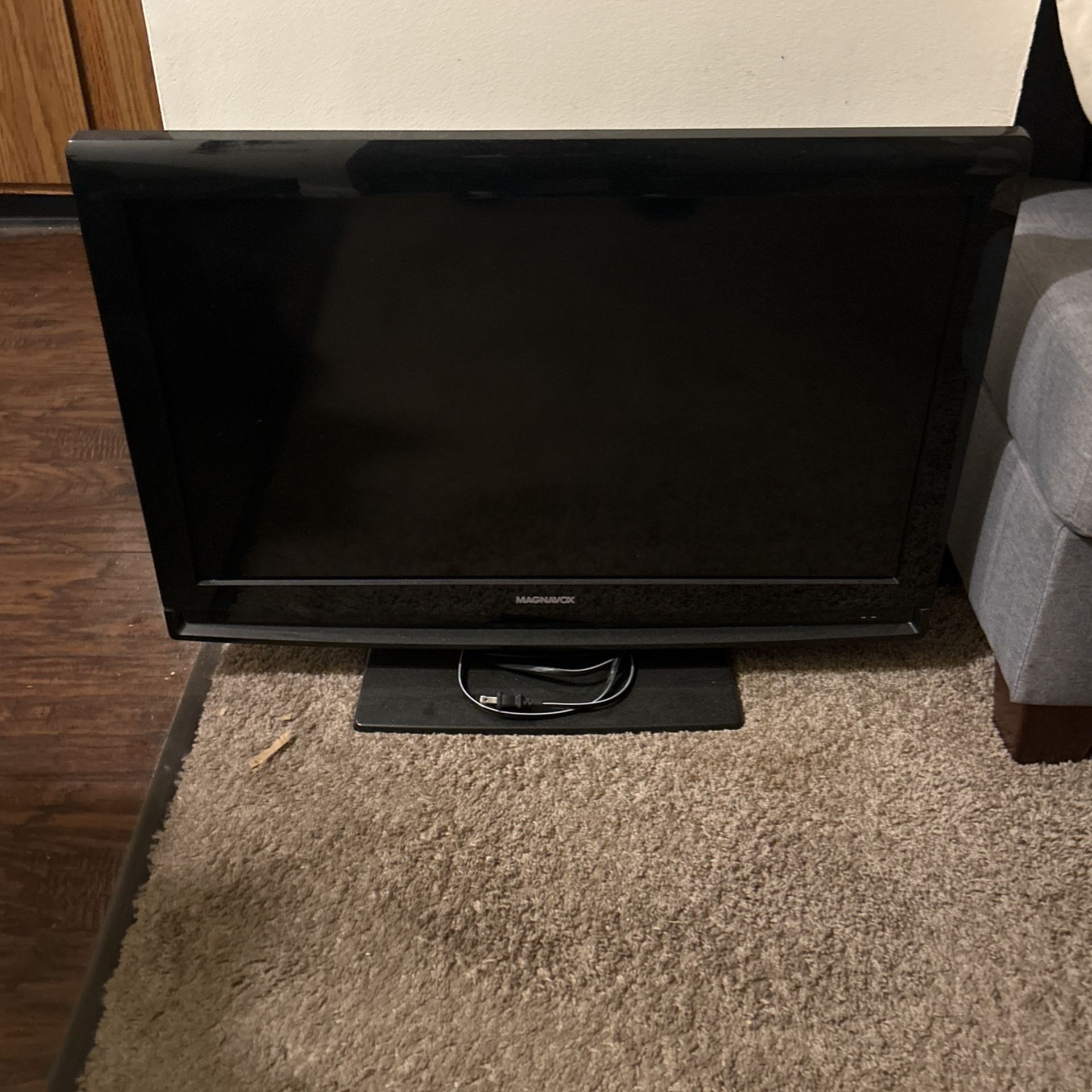 32 Inch Magnavox TV