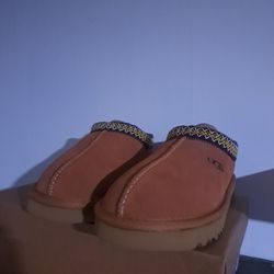 Uggs Chestnut (NEED GONE)