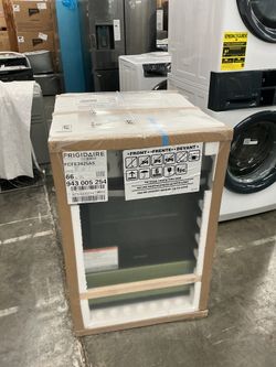 Frigidaire FCFE2425AS Electric Range (Open Box / Scratch & Dent)