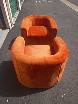 2 vintage style Chairs. Swivel, modern