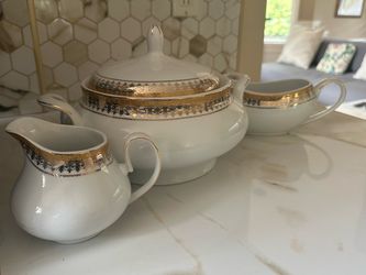 Porcelain serving pieces