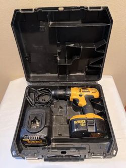 DeWalt 18V Cordless Drill Set