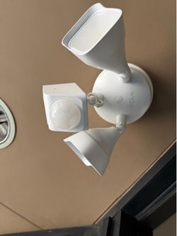 Wyze Security Camera System – Floodlight Pro + 2 Cameras