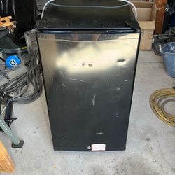 GE Mini Fridge