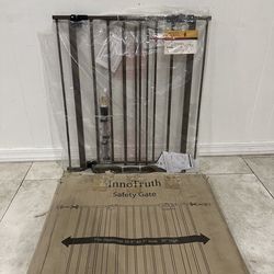 Wide Pet Gate / Safety Gate - Fits 28.9” - 42.1”