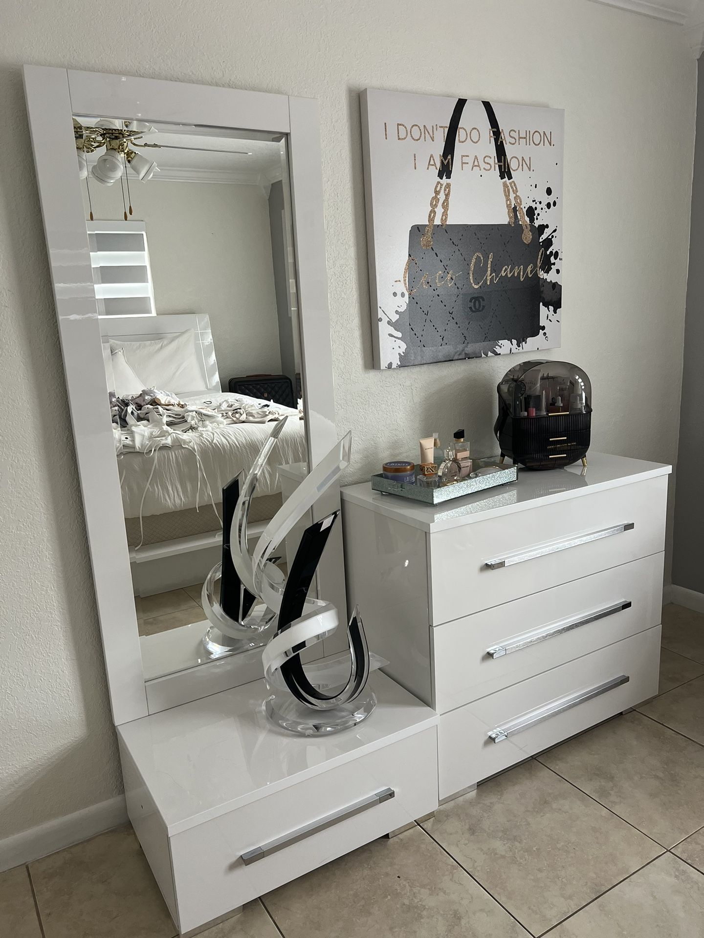 White Bedroom Dresser for Sale in Miami, FL OfferUp