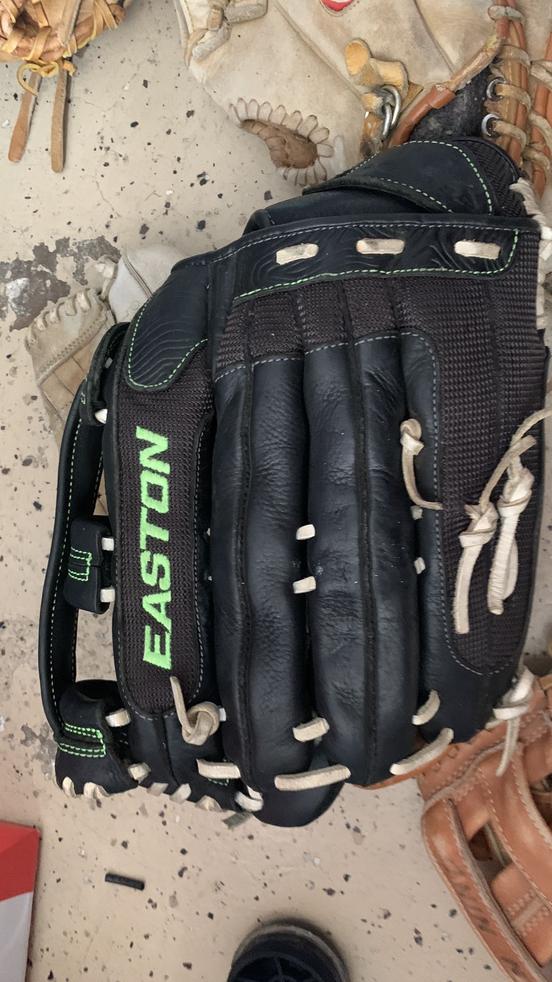 Easton Baseball Glove 