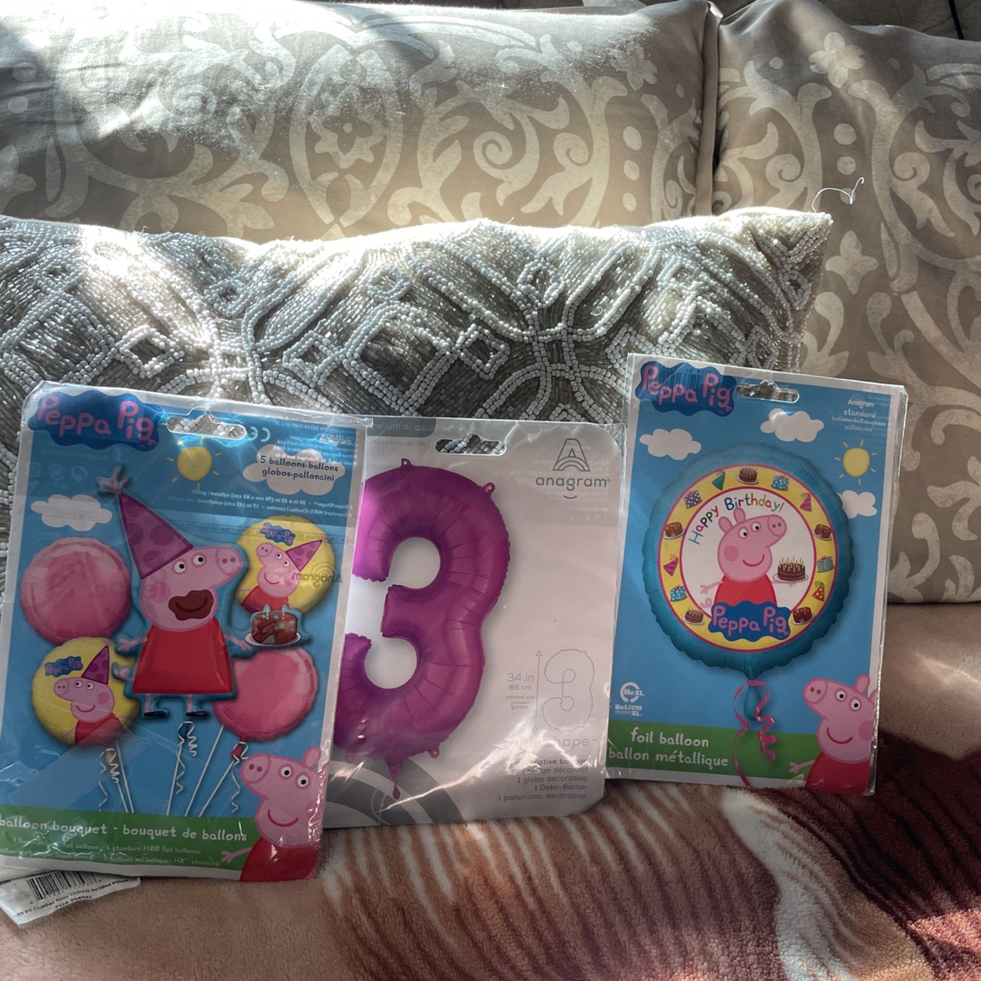 Papa pig balloons
