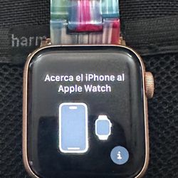 Apple Watch Series 5 Gold 40mm With 6 Bands 