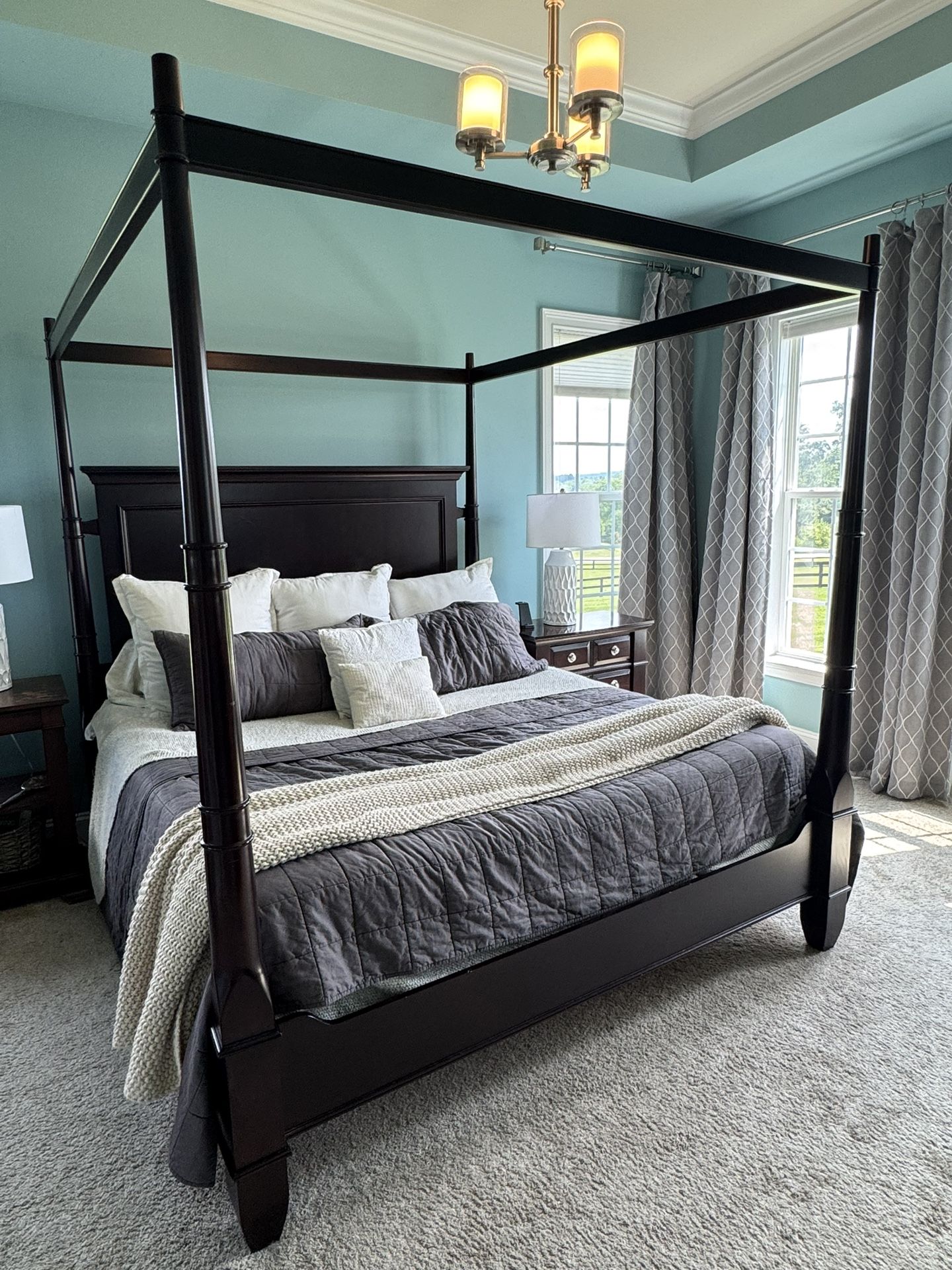 Canopy King Bedroom Set