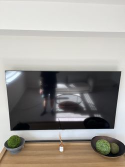 Samsung 65" CU7000 4K Smart TV - NEW (MOVING SALE)
