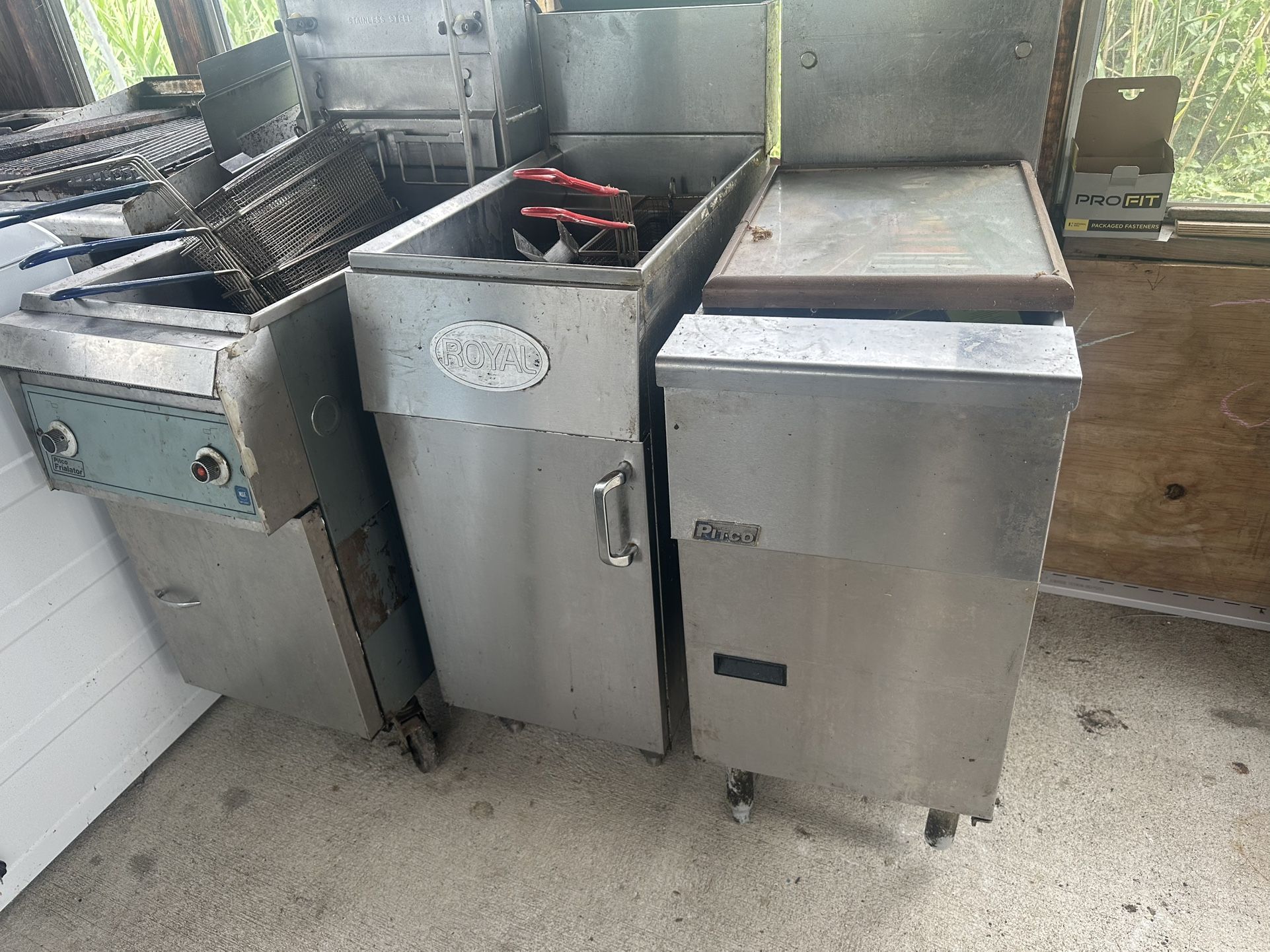 Fryers / Pizza Dough Trays