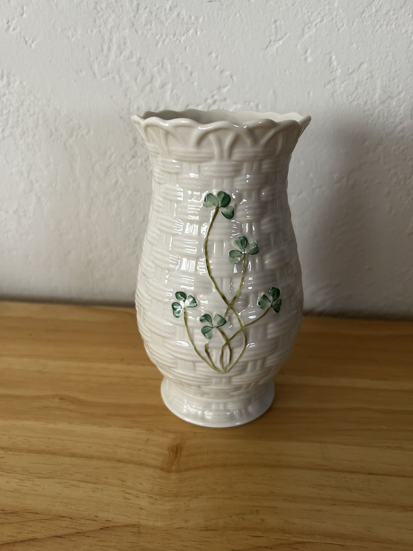 Belleek Classic Kylemore Vase