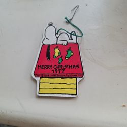 vintage Peanuts Snoopy Christmas ornament from 1977