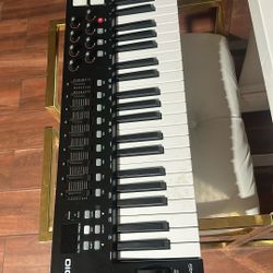 M-AUDIO MIDI CONTROLLER 